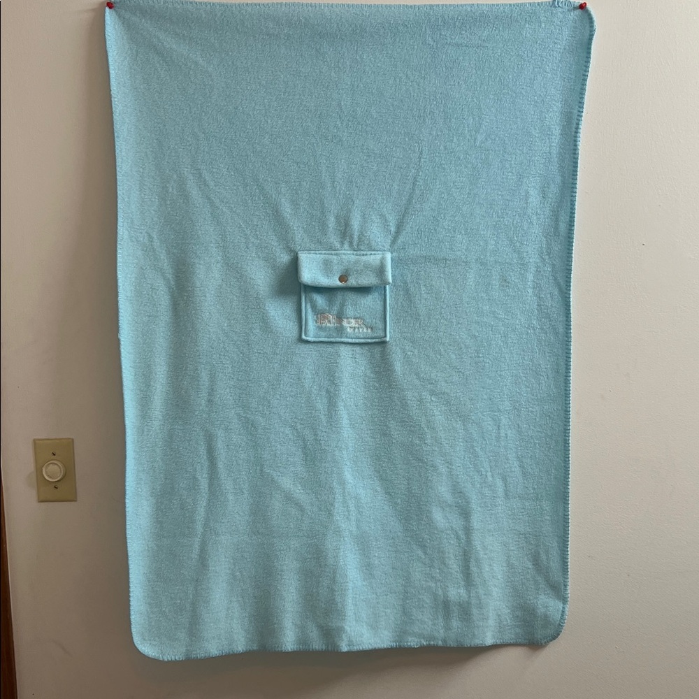 🌞 Spa Finder Soft Blue Pocket Throw 
 44” x 31” w/Snap Pocket Closure 6” x 6”